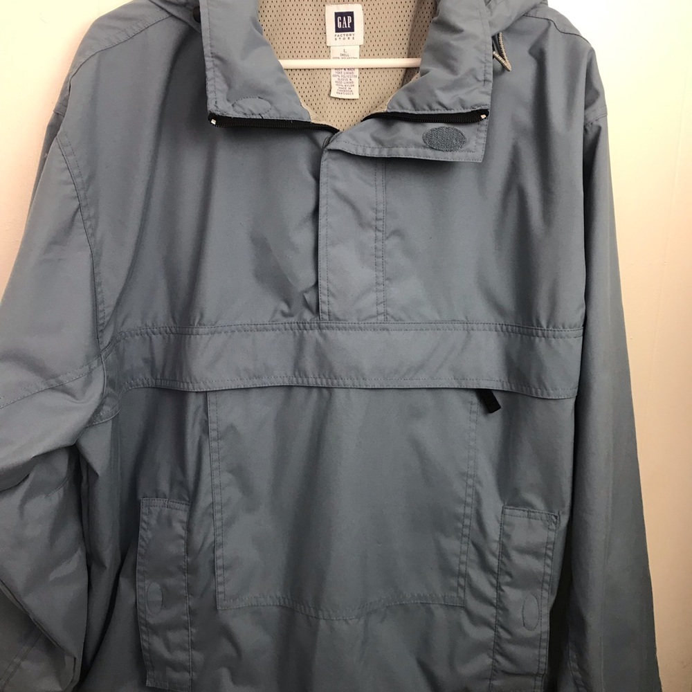 Gap Windbreaker Hooded  men’s size L.            Ñ